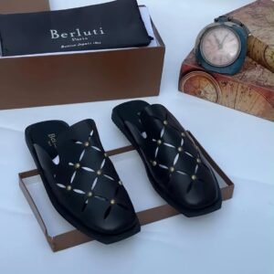 SANDALES DIOR DISPONIBLES 🔥  ✨ Qualité supérieure 100 % 👞 Matière : cuir 💎 Finition élégante, confortable et résistante 📏 Pointures disponibles : 40 à 45  👉 Messieurs, faites votre choix dès maintenant ! 📦 Disponible en quantité limitée — passez votre commande rapideme