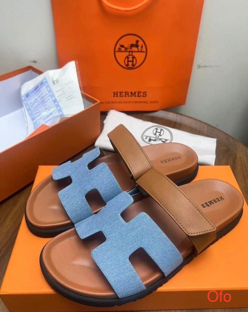 3 couleurs disponibles grises beige marrons bleu SANDALES DIOR DISPONIBLES 🔥 ✨ Qualité supérieure 100 % 👞 Matière : cuir 💎 Finition élégante, confortable et résistante 📏 Pointures disponibles : 40 à 45 👉 Messieurs, faites votre choix dès maintenant ! 📦 Disponible en quantité limitée — passez votre commande rapideme – Image 3