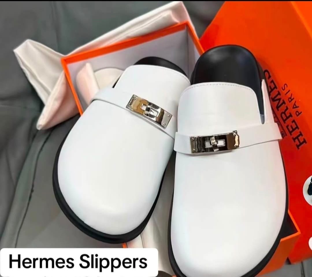 🔥 SANDALES DISPONIBLES 🔥 ✨ Qualité supérieure 100 % 👞 Matière : cuir 💎 Finition élégante, confortable et résistante 📏 Pointures disponibles : 40 à 45 👉 Messieurs, faites votre choix dès maintenant ! 📦 Disponible en quantité limitée — passez votre commande rapideme – Image 2