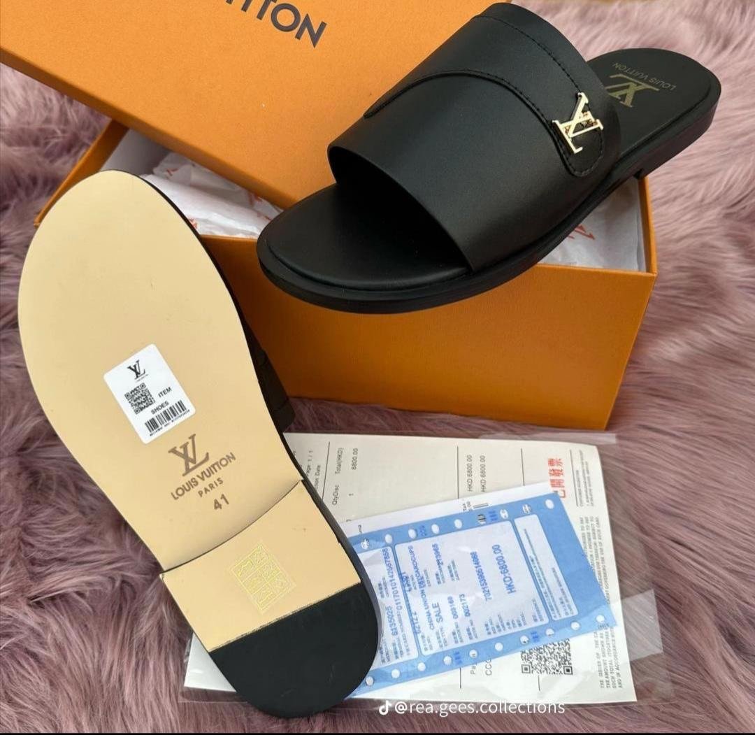 🔥 SANDALES DISPONIBLES 🔥 ✨ Qualité supérieure 100 % 👞 Matière : cuir 💎 Finition élégante, confortable et résistante 📏 Pointures disponibles : 40 à 45 👉 Messieurs, faites votre choix dès maintenant ! 📦 Disponible en quantité limitée — passez votre commande rapideme