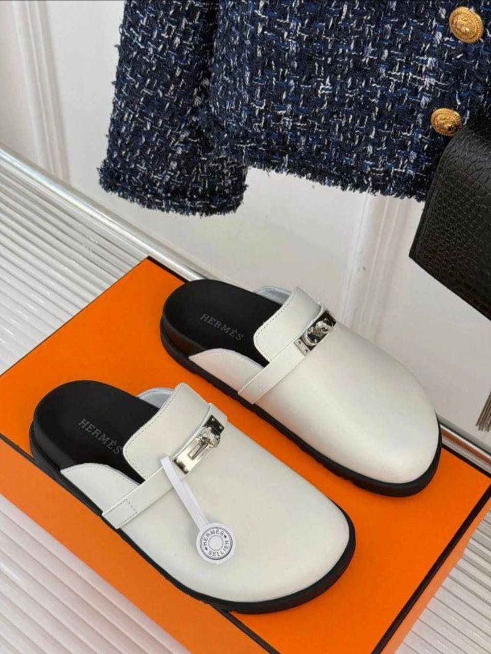 🔥 SANDALES DISPONIBLES 🔥 ✨ Qualité supérieure 100 % 👞 Matière : cuir 💎 Finition élégante, confortable et résistante 📏 Pointures disponibles : 40 à 45 👉 Messieurs, faites votre choix dès maintenant ! 📦 Disponible en quantité limitée — passez votre commande rapideme