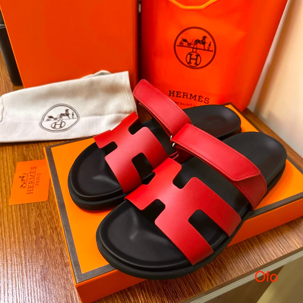 3 couleurs disponibles rouge marron blanc SANDALES DIOR DISPONIBLES 🔥 ✨ Qualité supérieure 100 % 👞 Matière : cuir 💎 Finition élégante, confortable et résistante 📏 Pointures disponibles : 40 à 45 👉 Messieurs, faites votre choix dès maintenant ! 📦 Disponible en quantité limitée — passez votre commande rapideme – Image 2
