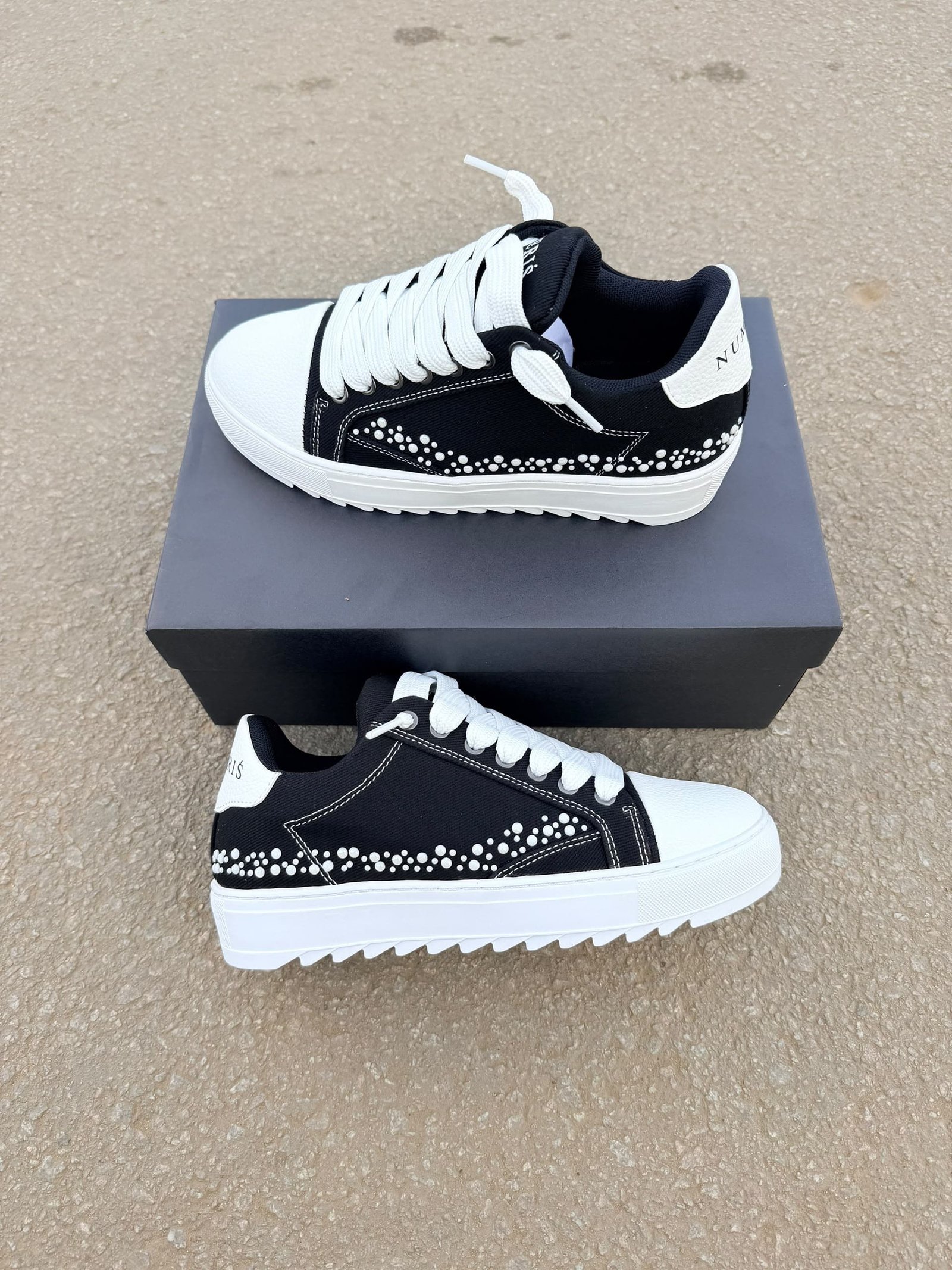 *NUMERIS*
*Disponible*
🦶🏾*Pointure 40 à 45
DANS SON COFFRET* 🎁