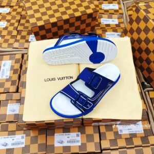 🔥 SANDALES DISPONIBLES 🔥  ✨ Qualité supérieure 100 % 👞 Matière : cuir 💎 Finition élégante, confortable et résistante 📏 Pointures disponibles : 40 à 45  👉 Messieurs, faites votre choix dès maintenant ! 📦 Disponible en quantité limitée — passez votre commande rapideme