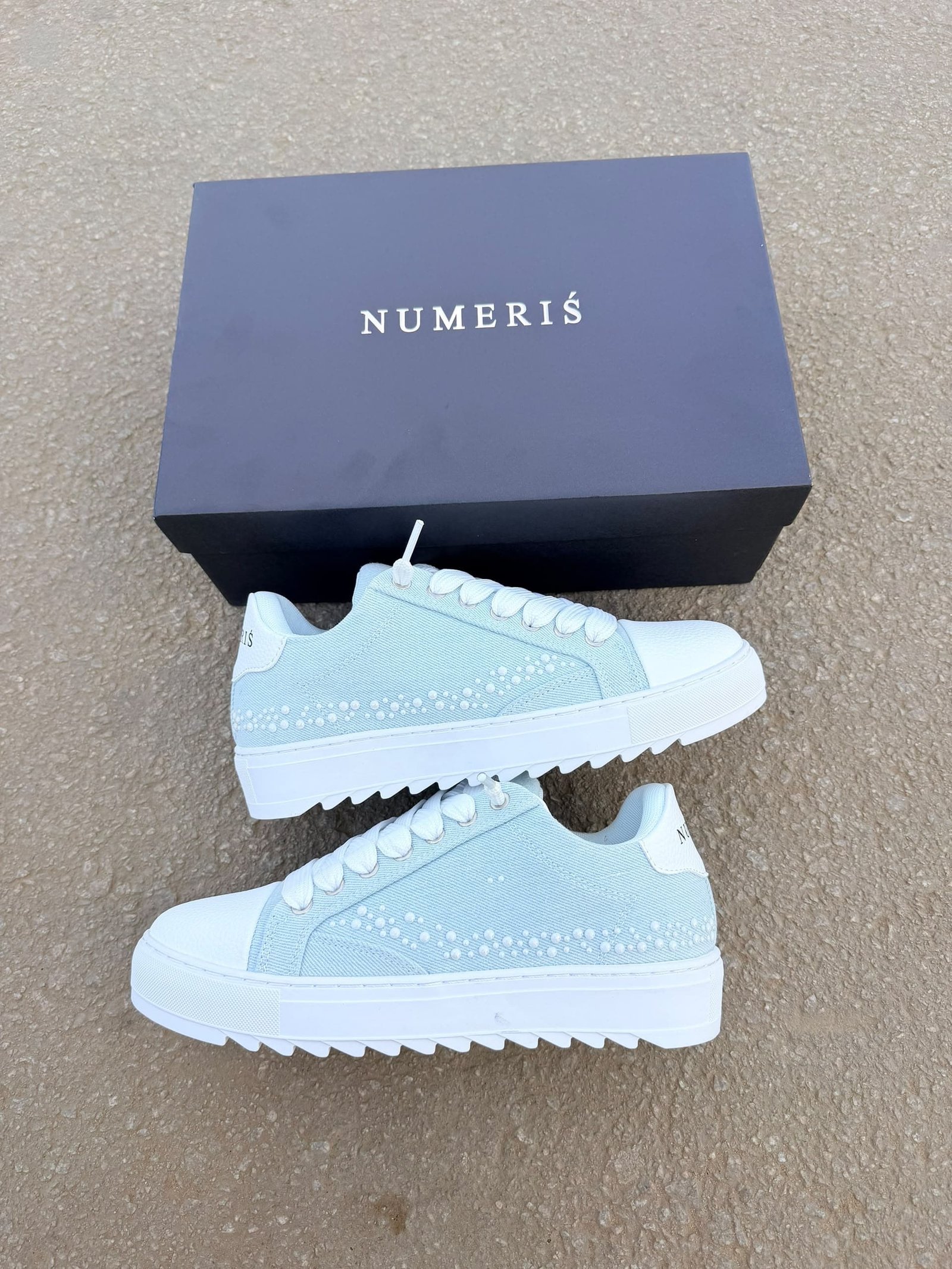 *NUMERIS*
*Disponible*
🦶🏾*Pointure 40 à 45
DANS SON COFFRET* 🎁