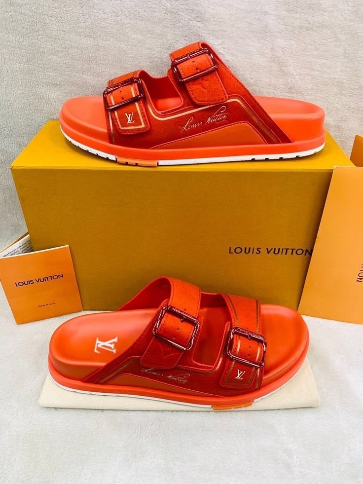 Mule Louis Vuitton x NBA Trainer
Disponible
Pointure 40@45 – Image 3