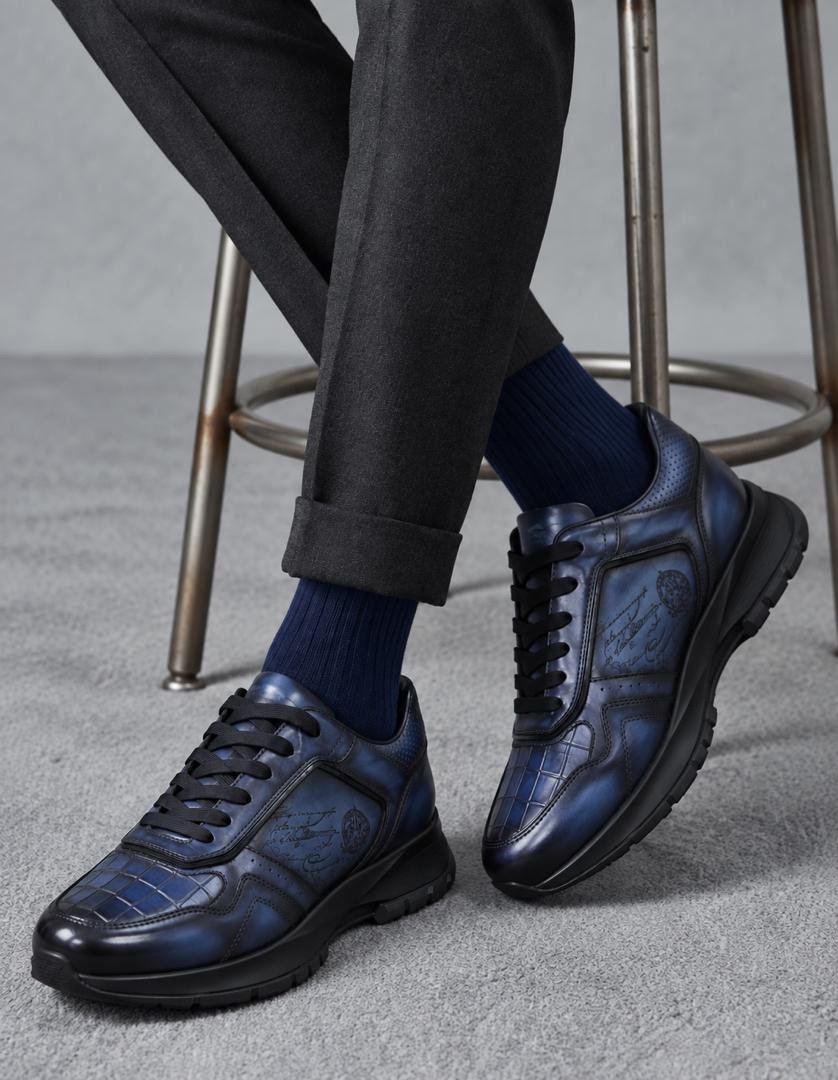 * ✨ Design élégant et haut de gamme
* 💙 bleu effet cuir
* 👌 Finition soignée et détails perforés
* 🪢 Fermeture à lacets
* 🦶 Semelle épaisse avec bonne adhérence
* 🤝 Modèle confortable pour une utilisation quotidienne
* 👔 Facile à porter avec un pantalon, un jean ou une tenue habillée