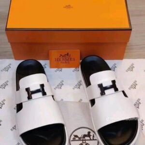 🔥 SANDALES DISPONIBLES 🔥  ✨ Qualité supérieure 100 % 👞 Matière : cuir 💎 Finition élégante, confortable et résistante 📏 Pointures disponibles : 40 à 45  👉 Messieurs, faites votre choix dès maintenant ! 📦 Disponible en quantité limitée — passez votre commande rapideme