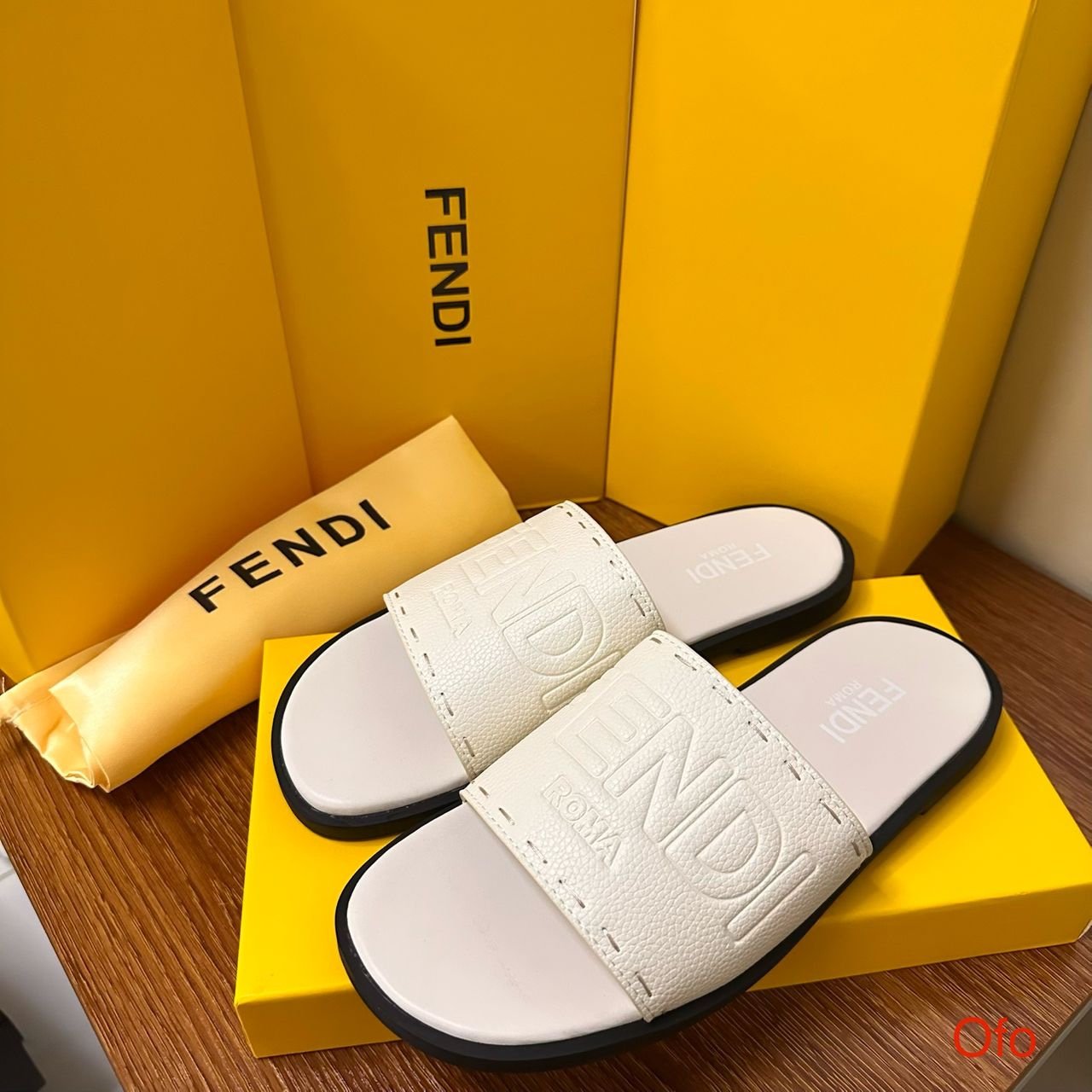 🔥 SANDALES DISPONIBLES 🔥 ✨ Qualité supérieure 100 % 👞 Matière : cuir 💎 Finition élégante, confortable et résistante 📏 Pointures disponibles : 40 à 45 👉 Messieurs, faites votre choix dès maintenant ! 📦 Disponible en quantité limitée — passez votre commande rapideme