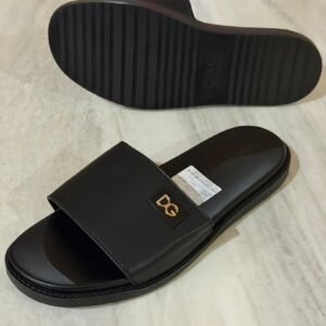 🔥 SANDALES DISPONIBLES 🔥  ✨ Qualité supérieure 100 % 👞 Matière : cuir 💎 Finition élégante, confortable et résistante 📏 Pointures disponibles : 40 à 45  👉 Messieurs, faites votre choix dès maintenant ! 📦 Disponible en quantité limitée — passez votre commande rapideme