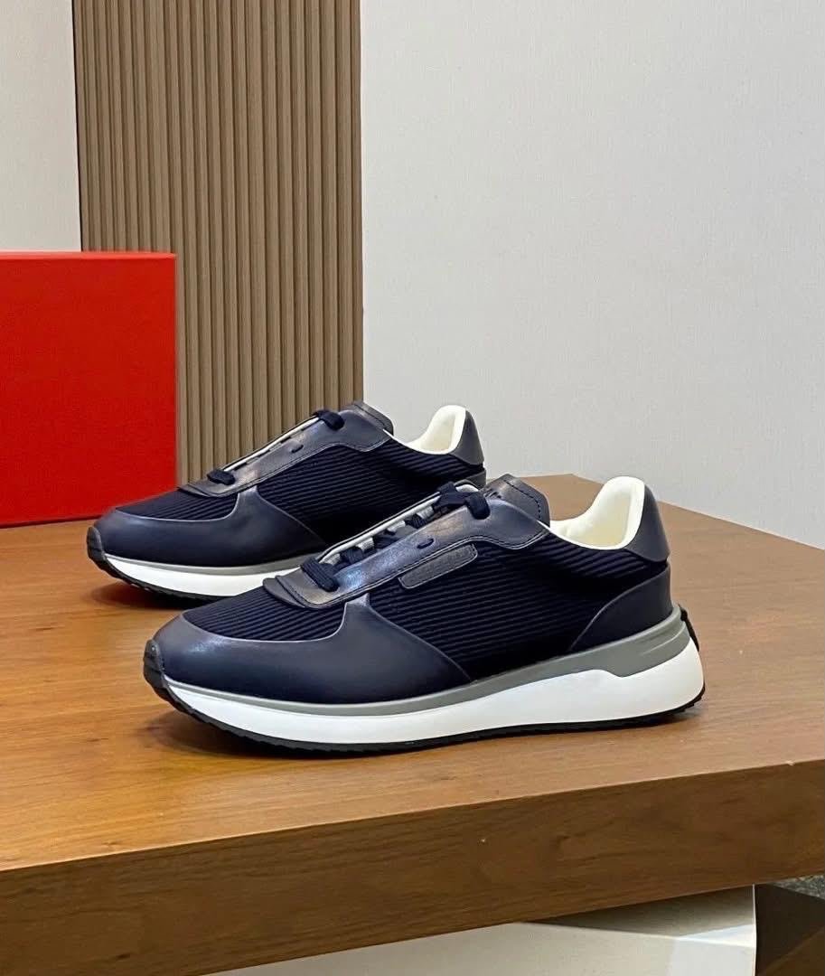 * ✨ Design élégant et haut de gamme
* 🖤 effet cuir
* 👌 Finition soignée et détails perforés
* 🪢 Fermeture à lacets
* 🦶 Semelle épaisse avec bonne adhérence
* 🤝 Modèle confortable pour une utilisation quotidienne
* 👔 Facile à porter avec un pantalon, un jean ou une tenue habillée