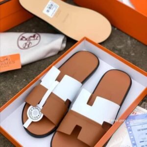 🔥 SANDALES DISPONIBLES 🔥  ✨ Qualité supérieure 100 % 👞 Matière : cuir 💎 Finition élégante, confortable et résistante 📏 Pointures disponibles : 40 à 45  👉 Messieurs, faites votre choix dès maintenant ! 📦 Disponible en quantité limitée — passez votre commande rapideme