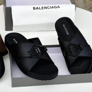 🔥 SANDALES DISPONIBLES 🔥  ✨ Qualité supérieure 100 % 👞 Matière : cuir 💎 Finition élégante, confortable et résistante 📏 Pointures disponibles : 40 à 45  👉 Messieurs, faites votre choix dès maintenant ! 📦 Disponible en quantité limitée — passez votre commande rapideme